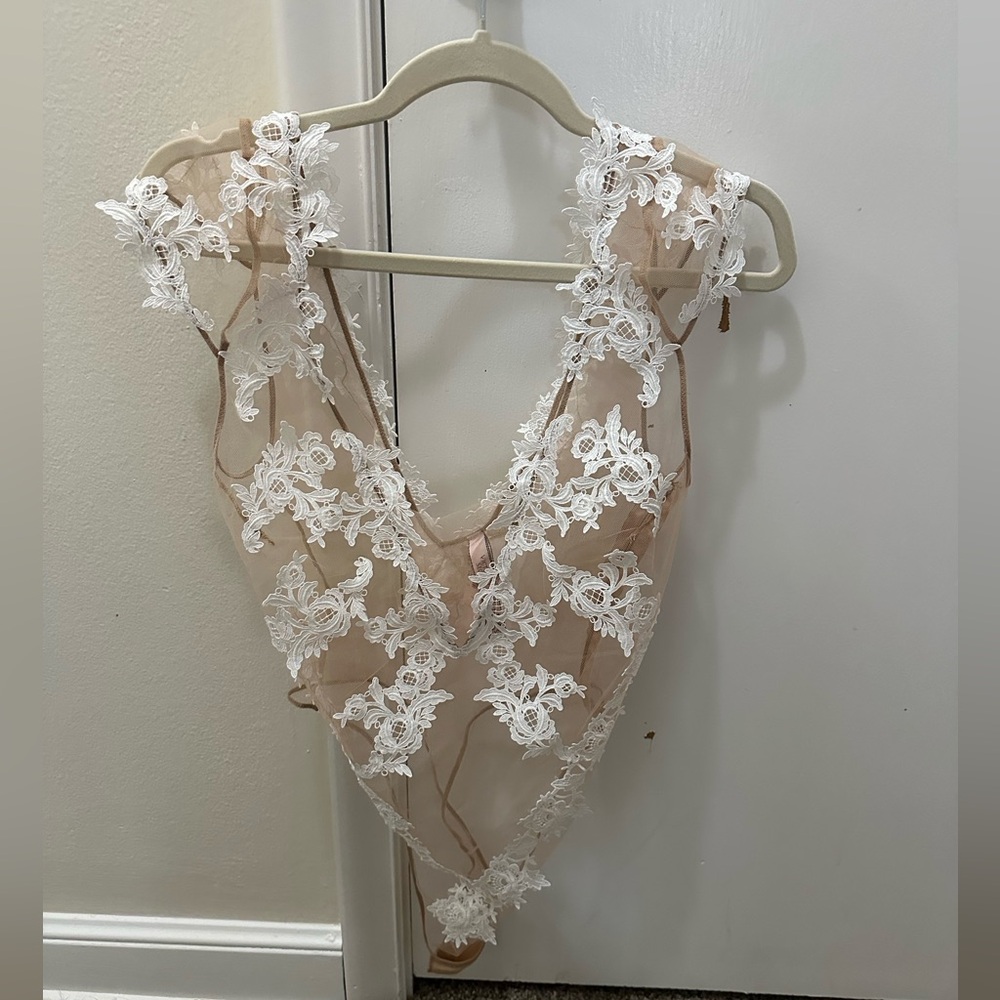 Victoria’s Secret NWT Nude with Lace Teddy - Picture 3 of 5